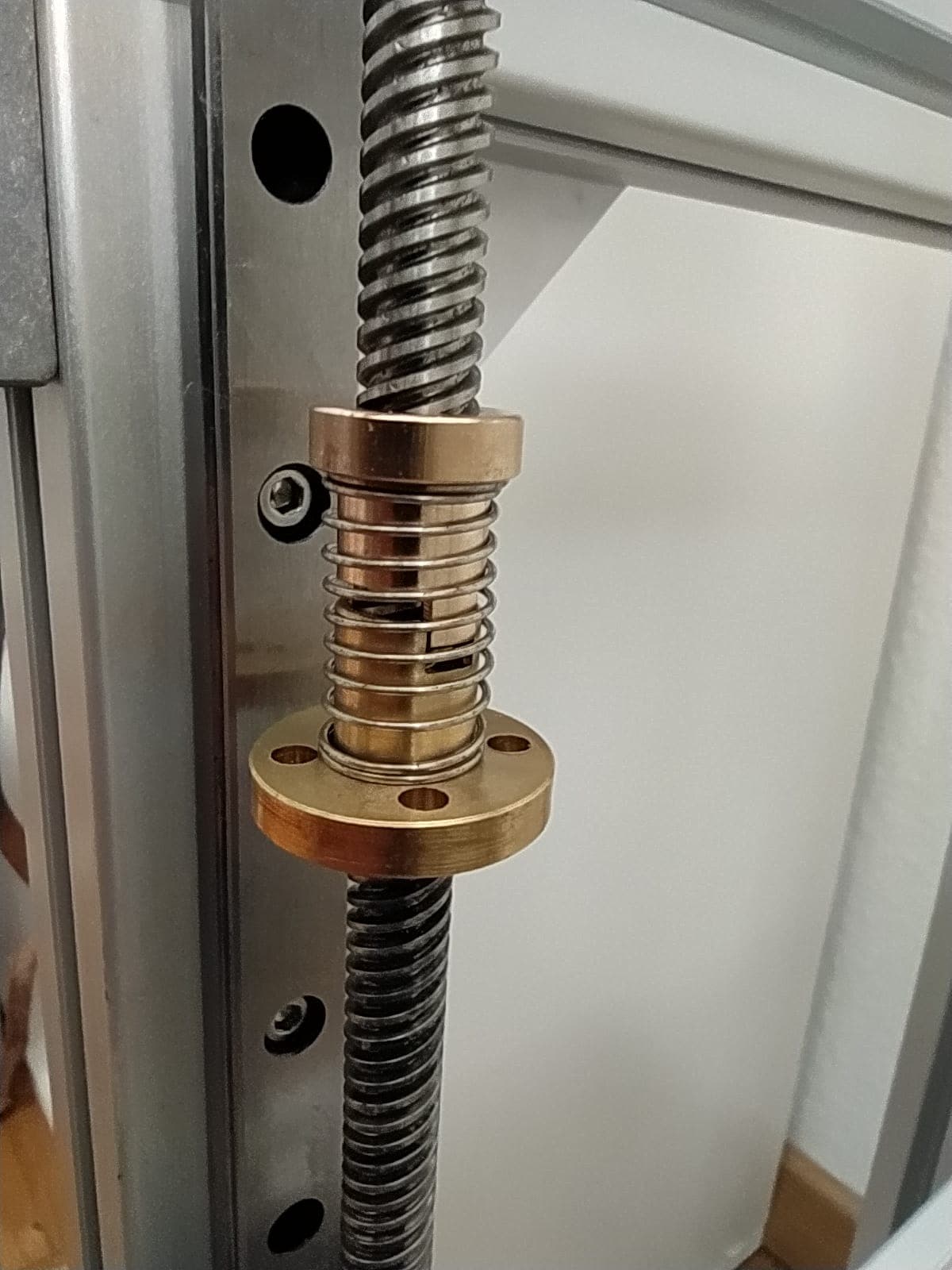 A Lead screw, photographed for identification practice