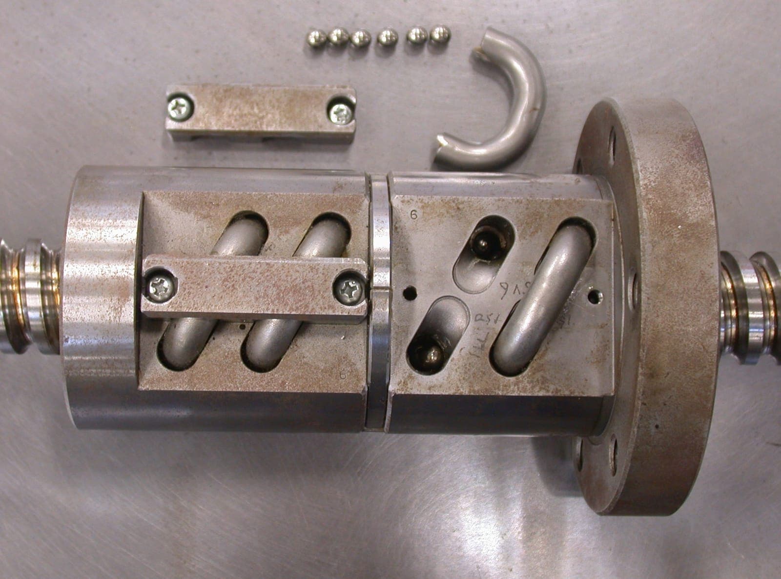 A Ball screw, photographed for identification practice