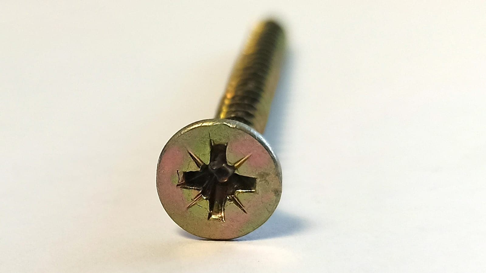 A Pozidriv Screw, photographed for identification practice